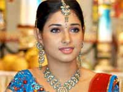 ఆ  డైరక్టర్ తో తమన్నా ఎఫైర్ నిజమేనా?