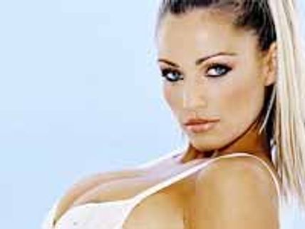 తనవి బయటపెడతాడేమోనని భయపడుతోంది...!!