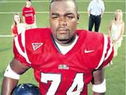 హాలీవుడ్ బాక్సాఫీసును కదిపేస్తున్న ఫుట్ బాల్ ప్లేయర్