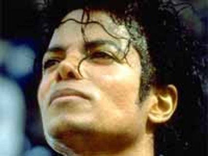 అయ్యబాబోయ్ అతని పాదరక్షలను అంత పెట్టి కొన్నారా..!!