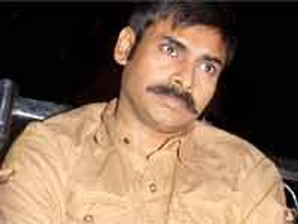 కొమరం పులిలో మెరువనున్న ఆ స్టార్ హీరో...!!