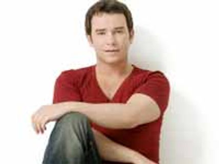 చనిపోయాకా కూడా అతన్ని అందలమెక్కించిన అభిమానులు...!!