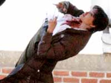 ప్రాణాలకు తెగించి సాహసాలు చేస్తున్న ఏంజలీనా జోలీ..!!