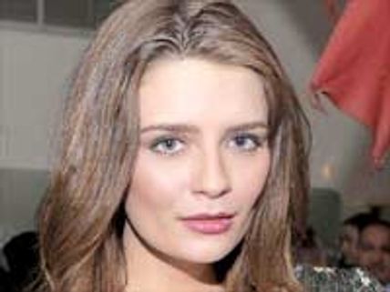 వేశ్యగా అవతారం ఎత్తిన హోమ్లీ గర్ల్..!!