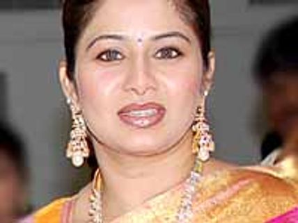 లేడీ డాన్‌ గా అవతారమెత్తిన సెక్సీ సంగీత