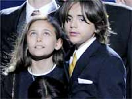 తండ్రి మృత్యుపోరాటాన్ని చూసి విలివిలలాడిన పిల్లలు..!!