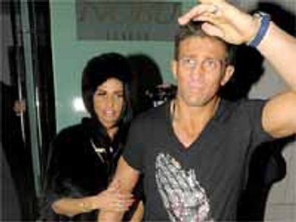 పెళ్లి పెద్ద సెక్స్ స్కాండిల్ ఇరుకున్నందుకు వారిద్దరి పెళ్లి రద్దుచేసారు..!