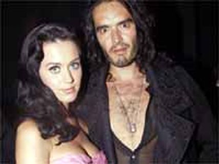 ఈ 'వధూవరులను' చూడాలంటే గుడ్డలూడదీయాల్సిందే