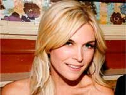 నగ్న ప్రదర్శనకు 2.5 కోట్లు ఆఫర్ చేసిన ఘనుడు..