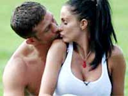 తన పడకగది అనుభవాలను వివరించడానికి ముందుకొస్తున్న తార..!!