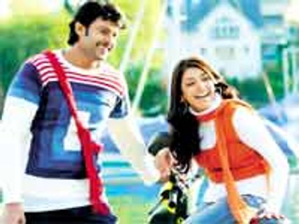 ఫ్యాన్స్ కే 'డార్లింగ్' (రివ్యూ)