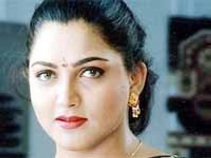 కాంగ్రెసు పార్టీలోనికి వీరాభిమాని ఖుష్బూ!