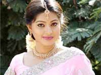 తల్లి పాత్రలకు రెడీ అయిన యంగ్ హీరోయిన్