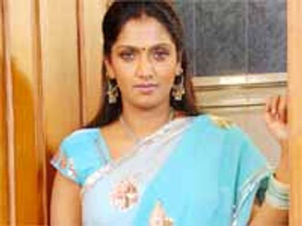భువనేశ్వరి ‘పెళ్లామా పెళ్లాడదామా’?