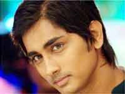 '180' కీ రొమాంటిక్ హీరో సిద్ధార్థకీ సంభందం ఏమిటీ?