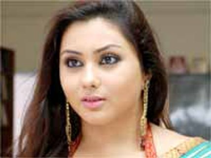 హాట్ నమిత రొమాంటిక్ ట్విస్ట్ కి భారీ స్పందన