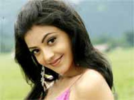 అందంతో అక్కడా దున్నేస్తానంటున్న కాజల్