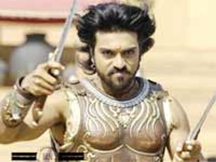 రామ్ చరణ్ - రజనీకాంత్ ‘రోబో’ తాకిడికి తట్టుకోలేక సోలోగా ఎటాక్ చేయ్యొచ్చు..