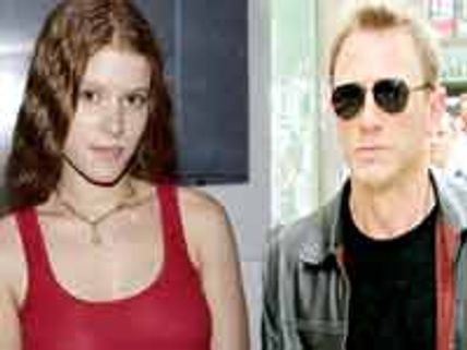 జేమ్స్ బాండ్ ప్రక్కన హిరోయిన్ అవకాశం కొట్టేసిన యువ అందగత్తె...!?