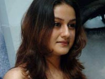 నా అందాలను ఆరబోయడానికి మళ్శీ వస్తున్నాను...!