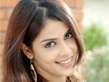 జెనీలియాని వదలలేకపోతున్న 'బొమ్మరిల్లు' భాస్కర్‌