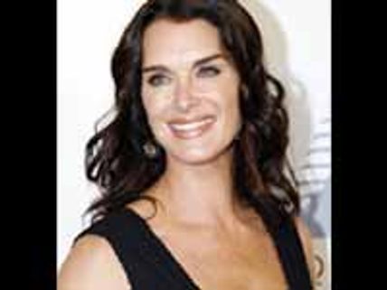 రిహార్సల్ లో  వ్రేళ్శు విరగోట్టుకున్న మోడల్..!