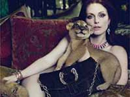 బట్టలు లేకుండా యాడ్ లో నటించిన హాలీవుడ్ హీరోయిన్..!