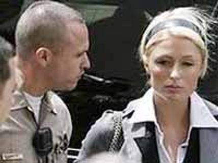 కోకైన్ తీసుకెళ్తూ పోలీసులుకి దొరికిన పారిస్ హీల్టన్..!