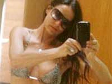 నా ట్విట్టర్ ని ఫాలో అవుతున్న మీకు ఫ్రీ బికిని...!