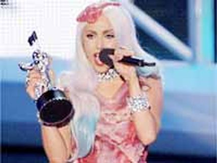 ఈ అవార్డు తీసుకోవడం చాలా ఆనందంగా ఉంది: లేడిగాగా