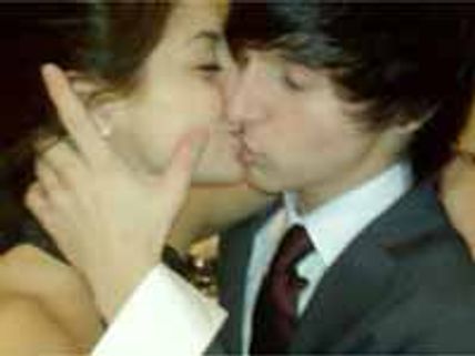 ఆ ముద్దు సీను వల్ల అతని గర్ల్ ఫ్యాన్స్ హార్ట్ అయ్యారు..!