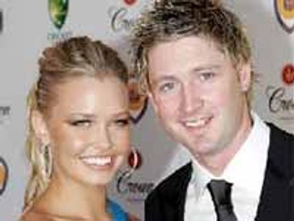 ప్రముఖ క్రికెటర్ మాజి ప్రిమురాలి అందాలను ఆరబోసిన మ్యాగజైన్..!