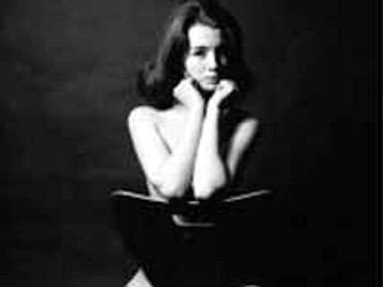 బ్యాక్ ఆఫ్ ఛైర్ తరహాలో సెక్సీ షూట్ కి ప్లాన్ చేసిన హీరోయిన్..!