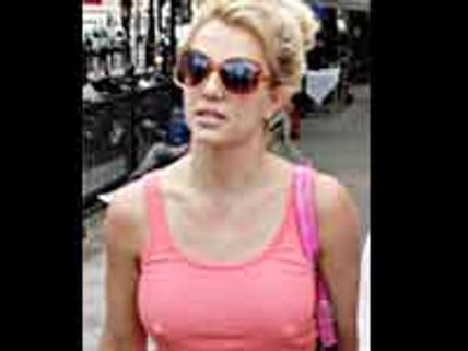 బాయ్ ప్రెండ్ ని చూడడానికి వెళ్శి బ్రా ఇంటిదగ్గరే మరచిపోయిన హిరోయిన్..!