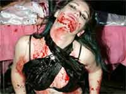 మ్యాగజైన్ కవర్ పేజికి రక్తంతో తడిచిన ఫోటో..!