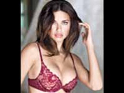విక్టోరియా సీక్రెట్ వజ్రాల బ్రా చూపించడానికి డబ్బులు తీసుకున్న హీరోయిన్..!
