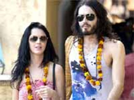 హాలీవుడ్ ప్రేమ జంట పెళ్శికి ఇండియా కిరీటం...