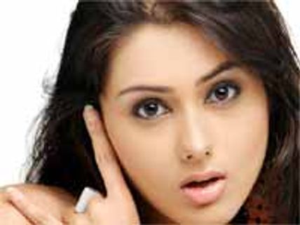 తెలుగువాళ్ళే నన్ను నాశనం చేసారు...నమిత