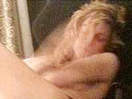 ట్విట్టర్ లో అర్దనగ్నమైన ఫోటోలతో ట్వీట్ చేసిన హీరోయిన్..!