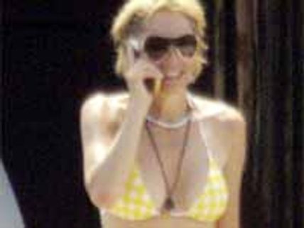 52లో బికిని వేసి అభిమానులను ఆశ్చర్యపరచిన హీరోయిన్..!