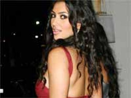 అందరితో పోటోలు దిగడం వల్ల నన్నో ఐటమ్ గర్ల్ గాచూస్తున్నారు..!