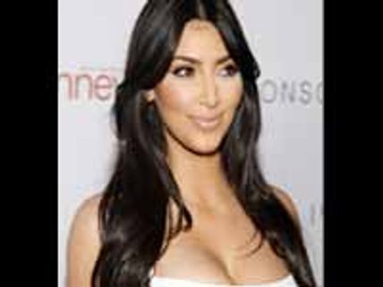 ఆటలో సూటికేస్ జారిపడి బోటన వ్రేలు చితక్కోట్టుక్కున్న హిరోయిన్..!