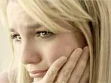 ప్రపంచపు పాప్ రాణి నటించినటువంటి కోత్త ఆల్బమ్ మంటల్లో కాలిపోయిందోచ్..