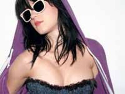 బూబ్స్ పెద్దవి అవ్వడం వల్ల యాడ్ రీషూట్ చేయమన్న ఎంటర్ టైన్ మెంట్ సంస్ధ