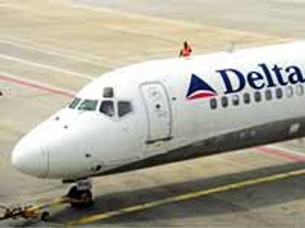 విమాన ప్రమాదం నుండి తృటిలో తప్పించుకున్న రోమాన్స్ హీరో..