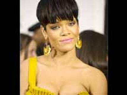 డేటింగ్ పుణ్యమా అని పెళ్శి కాకుండానే తల్లి అవుతున్న పాప్ సింగర్