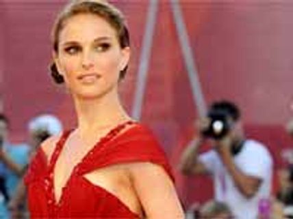 నేను ఆమె ఆసెక్స్ సీన్లలో నటించేటప్పుడు చాలా ఇబ్బందిగా ఫీల్ అయ్యాం..