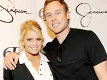 పెళ్శి డేట్ ఫిక్స్ అవ్వలేదు..పెళ్శి మాత్రం చాలా సింపుల్ గానే ఉంటుంది..