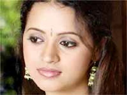 ఆ హీరోయిన్స్ కుట్ర కు నేను బలైపోతున్నాను...భావన