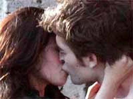 అతను ముద్దు సీన్లలో ఇరగదీయడమే కాదు ముద్దు కూడా బాగా పెడతాడు